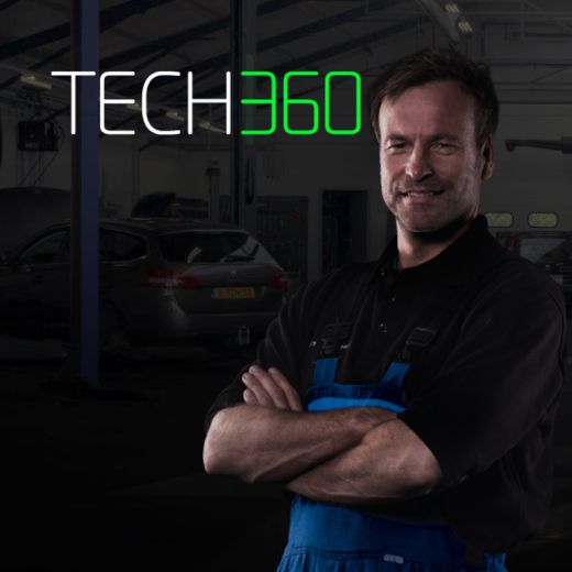 Man met armen over elkaar geslagen met op de achtergrond de tekst: "Tech 360"